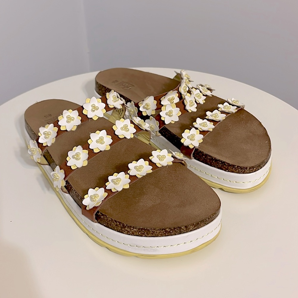 NOBO Daisy Sandals size 8.5 EUC